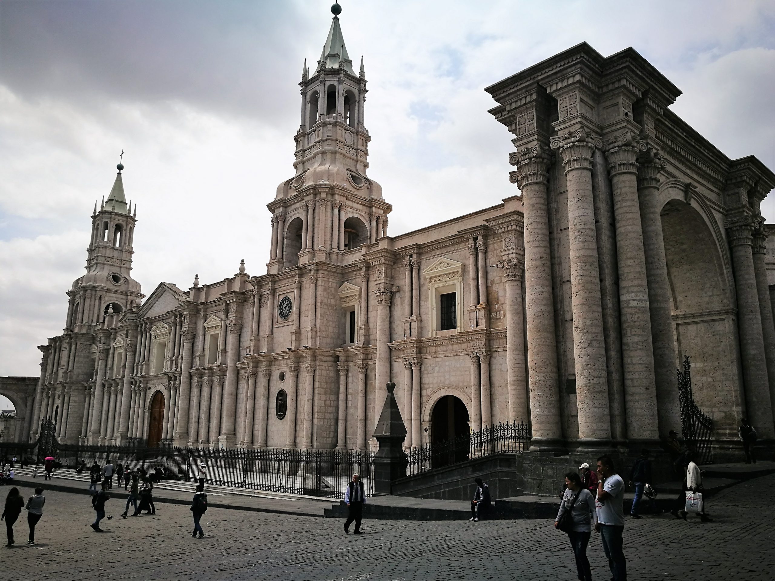Burgos'S Arequipa Avenue Analogy Sparks Debate In Peru - ei5dejf