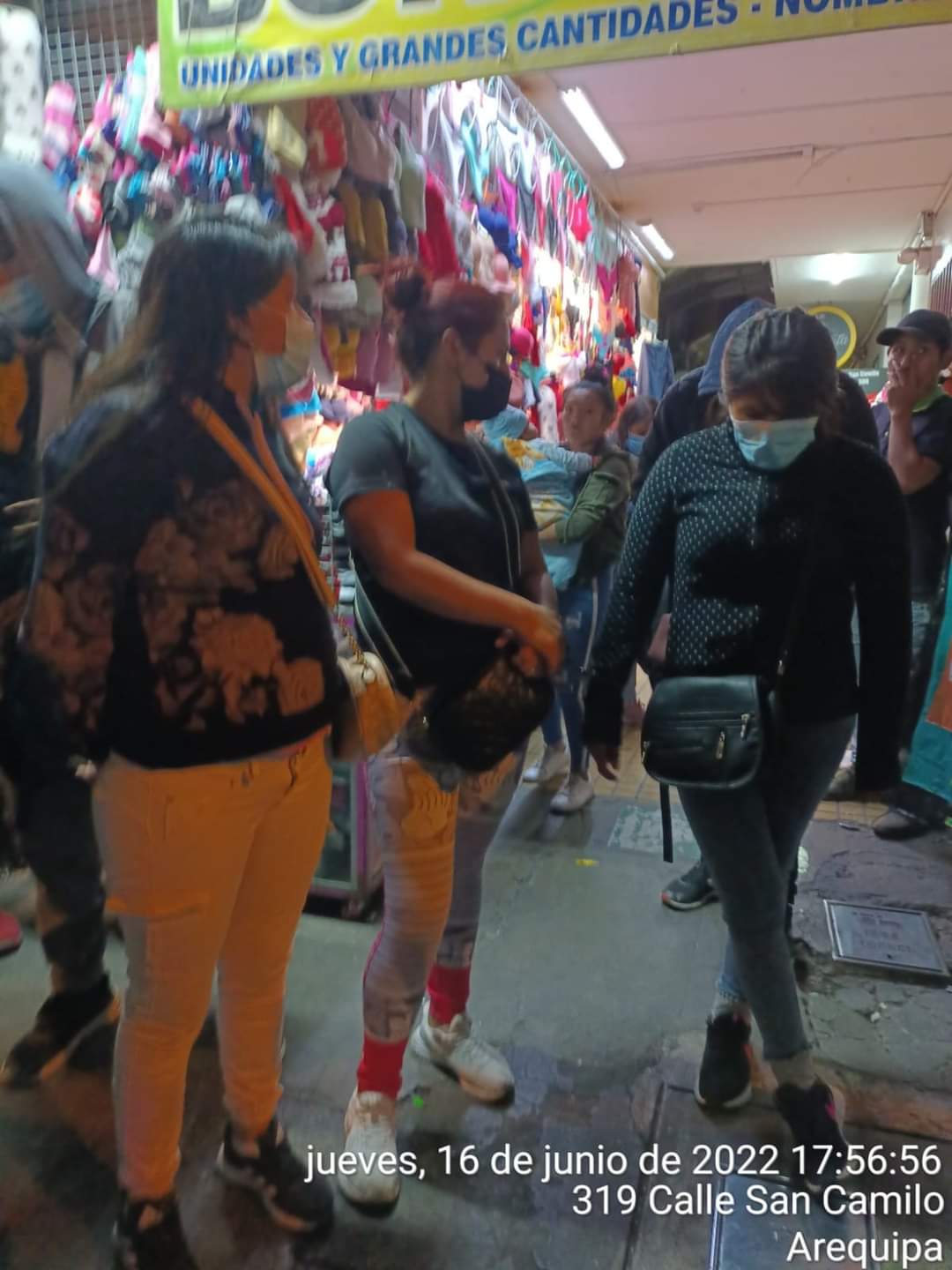Detienen a presunta banda de roba celulares en el Cercado - Diario EP ...