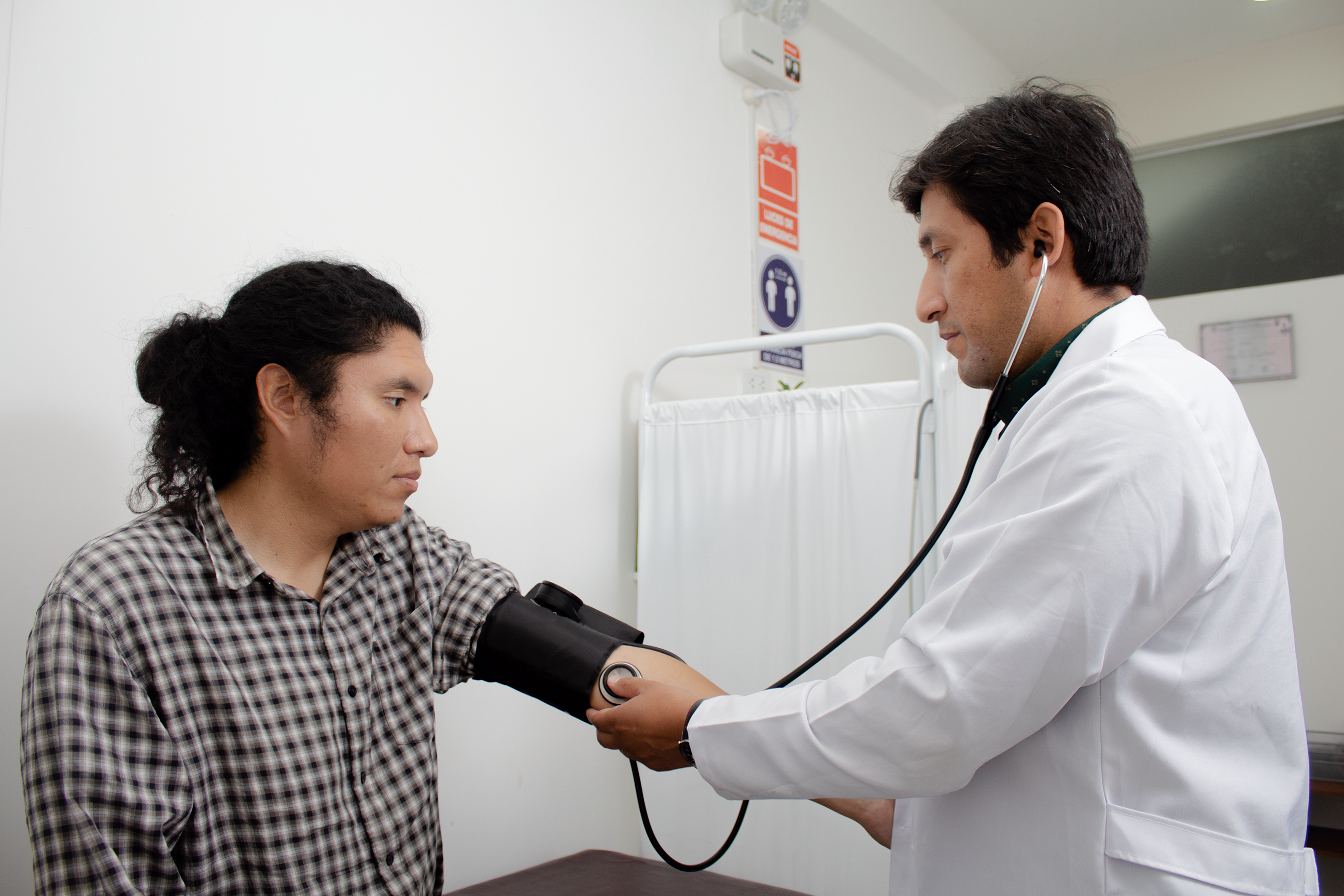  Dr. Carlos Huarcaya Guerra